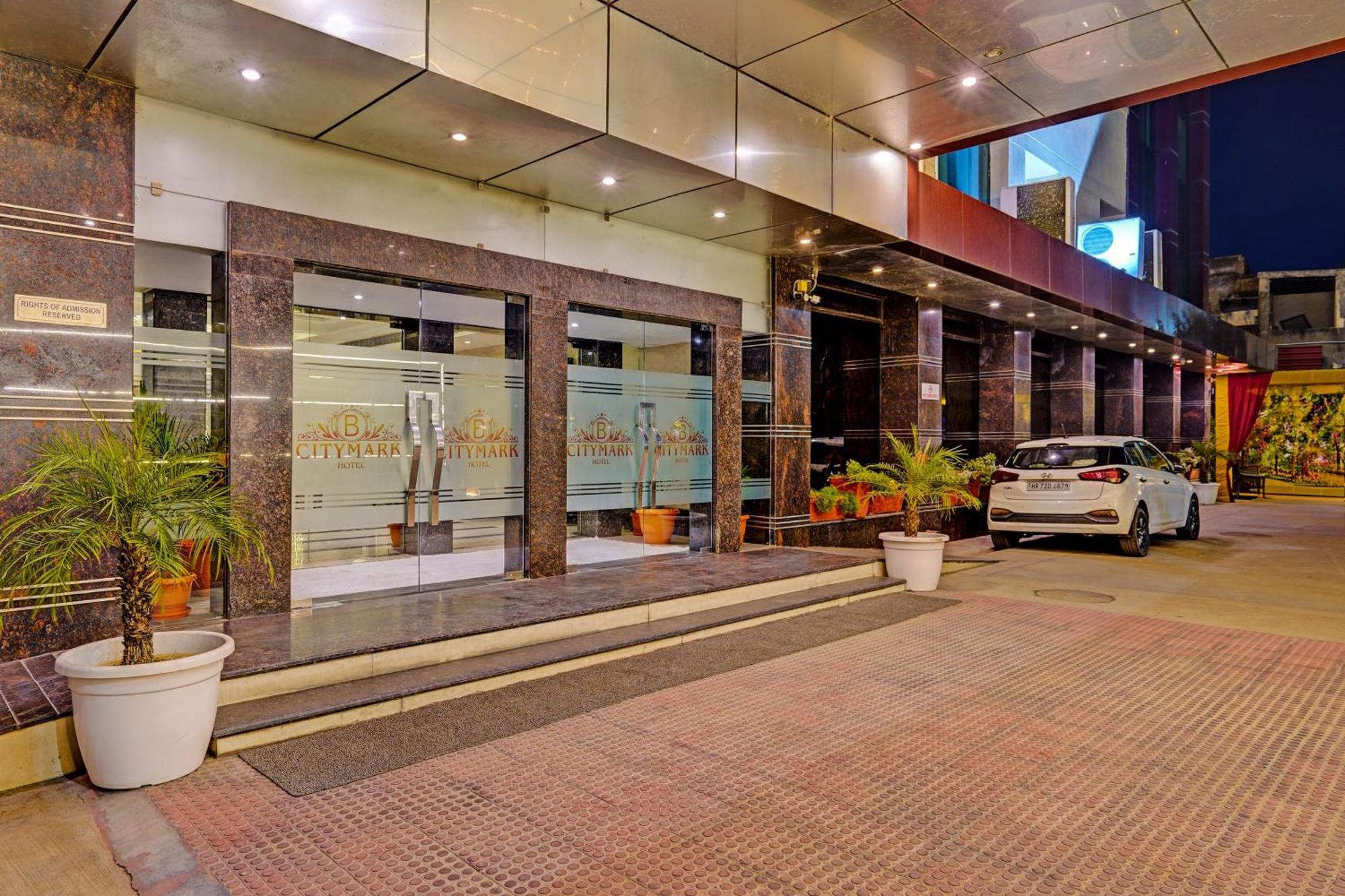 ホテル S R Plaza At Delhi Airport ニューデリー エクステリア 写真
